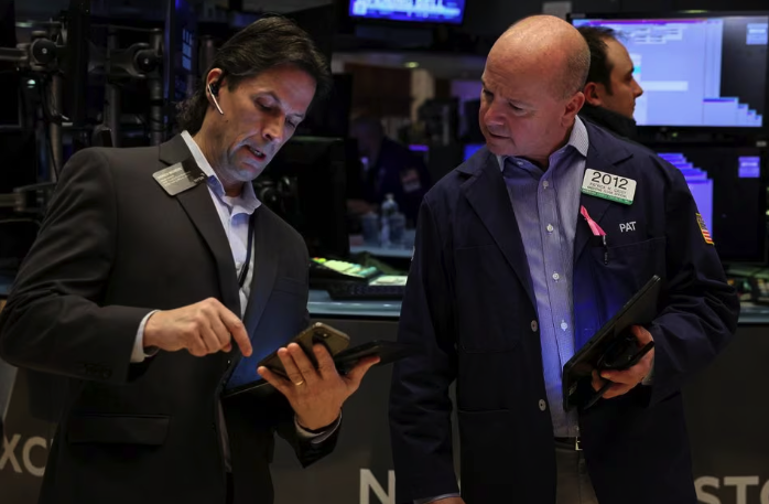 Defensive Options Strategies Emerge as Regional Bank ETF Faces Earnings Season