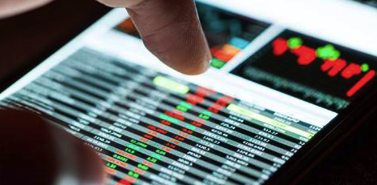 Tech-Led Rally Propels Wall Street: Unemployment Drops, Earnings Awaited