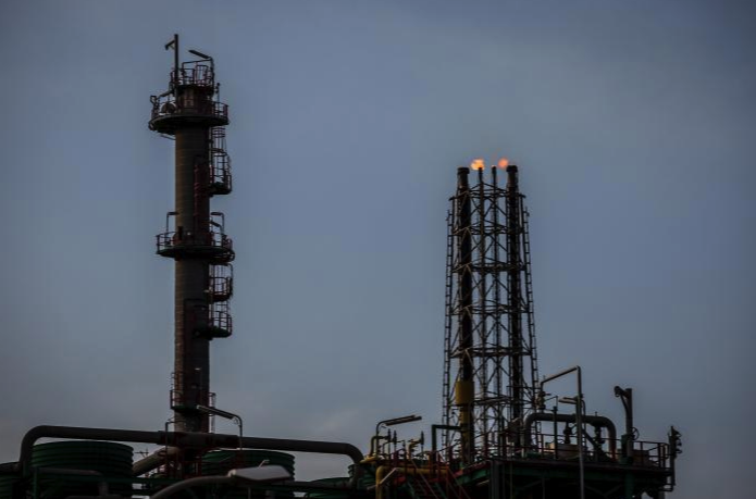 Oil Prices Surge on Escalating Middle East Tensions
