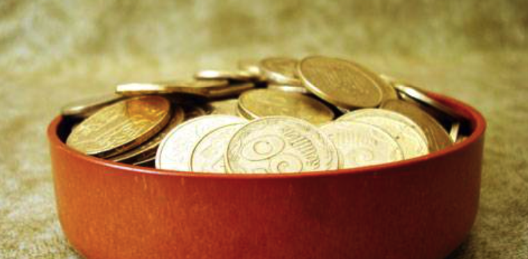 Gold Prices Slide Amidst Fed Policy Speculation