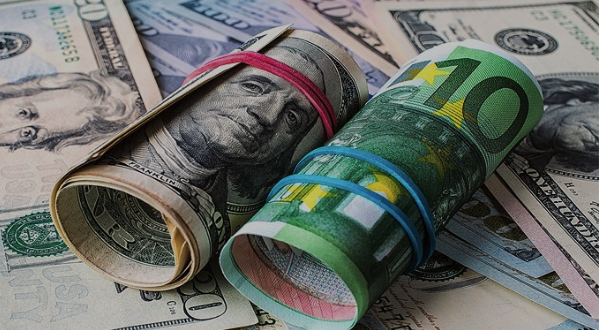 EUR/USD Gains After Weak US Retail Sales