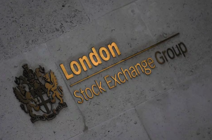 Miners Drag FTSE 100 Lower; Barclays Jumps on Overhauling Plans