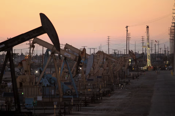 Oil Prices Holding Near Four-Month Highs Amidst Rising Russian Exports