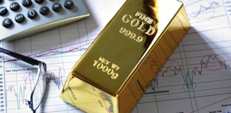 Gold Backs Off Historic Highs Ahead of Fed Minutes