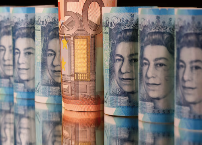 Pound Touches Three-Week High vs Euro After France Vote